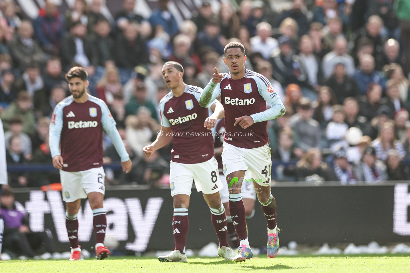 Jacob Ramsey of Aston Villa celebrates his goal to make it 0-3 during the Emirates FA Cup Quarter-finals match Preston North End vs Aston Villa at Deepdale, Preston, United Kingdom, 30th March 2025

(Photo by Mark Cosgrove/News Images)