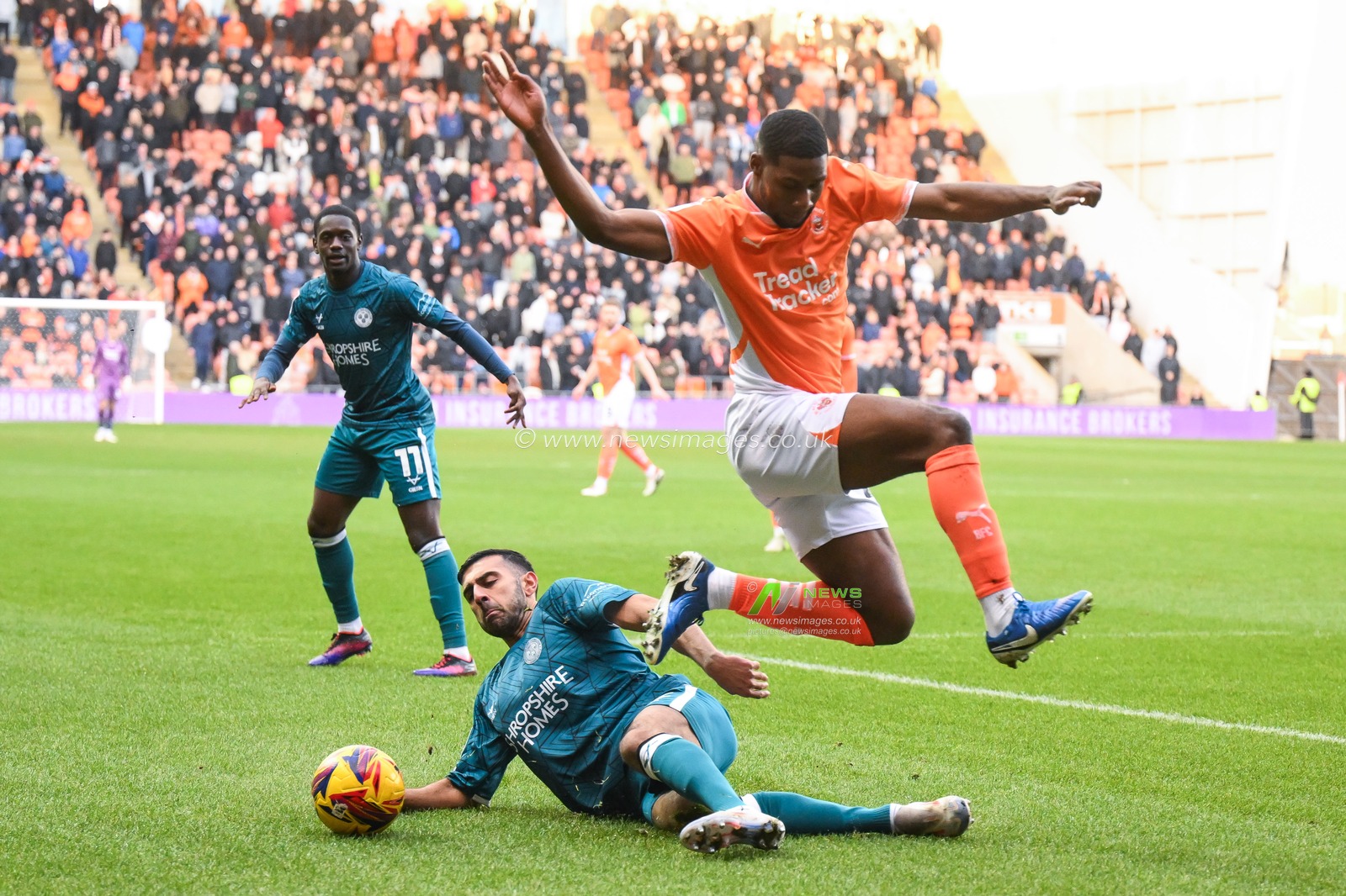 Odeluga Offiah of Blackpool is tackled by Malvind Benning of Shrewsbury Town during the Sky Bet League 1 match Blackpool vs Shrewsbury Town at Bloomfield Road, Blackpool, United Kingdom, 1st January 2025

(Photo by Craig Thomas/News Images)