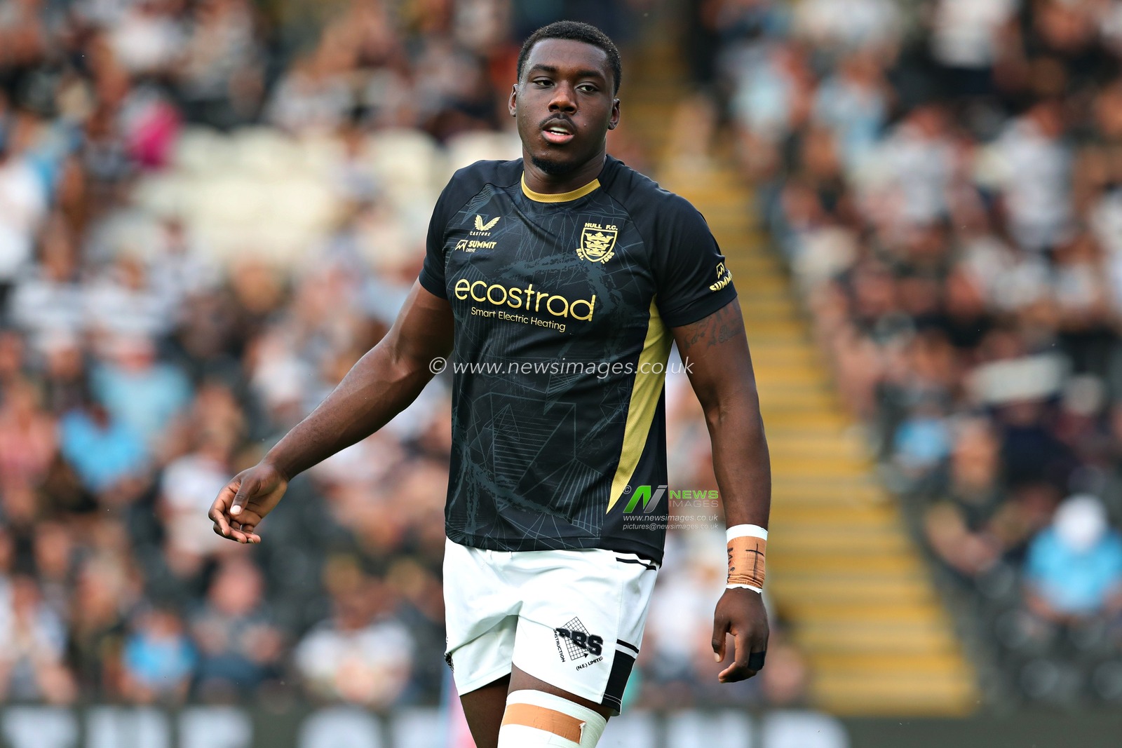 Sam Eseh Jr. of Hull F.C. before the Betfred Super League Round 14 Hull FC vs Castleford Tigers at MKM Stadium, Hull, United Kingdom, 13th June 2025

(Photo by Sam Eaden/News Images)