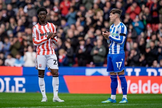 Jesurun Rak-Sakyi of Stoke City and Charlie McNeill of Sheffield Wednesday applauds during the 8th minute as a tribute to the late Oliver Royles during the Sky Bet Championship match Stoke City vs Sheffield Wednesday at Bet365 Stadium, Stoke On Trent, United Kingdom on 03 April 2026

(Photo by Maynard Manyowa/News Images)