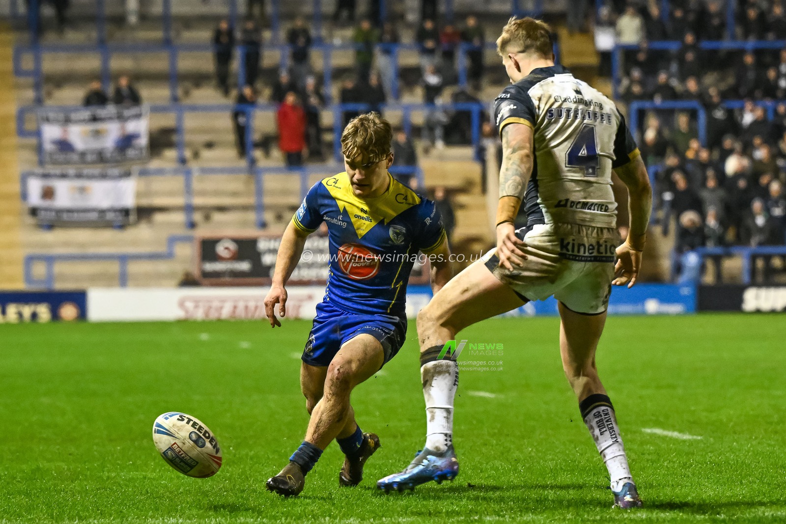 Leon Hayes of Warrington Wolves kicks ahead during the Betfred Super League Round 2 match Warrington Wolves vs Hull FC at Halliwell Jones Stadium, Warrington, United Kingdom, 23rd February 2024

(Photo by Craig Thomas/News Images)