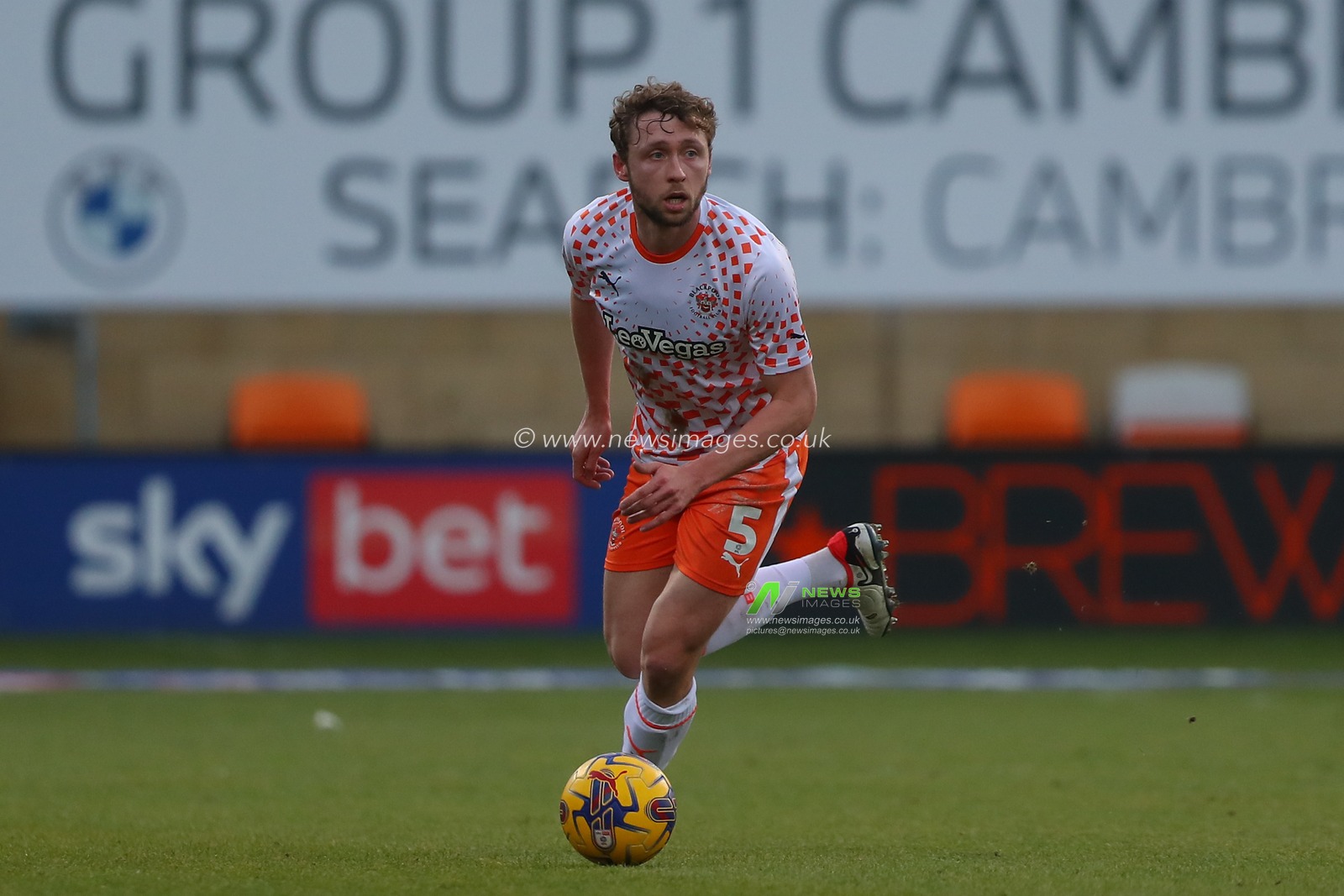 Matthew Pennington #5 of Blackpool in action during the Sky Bet League 1 match Cambridge United vs Blackpool at Abbey Stadium, Cambridge, United Kingdom, 16th December 2023

(Photo by Gareth Evans/News Images)