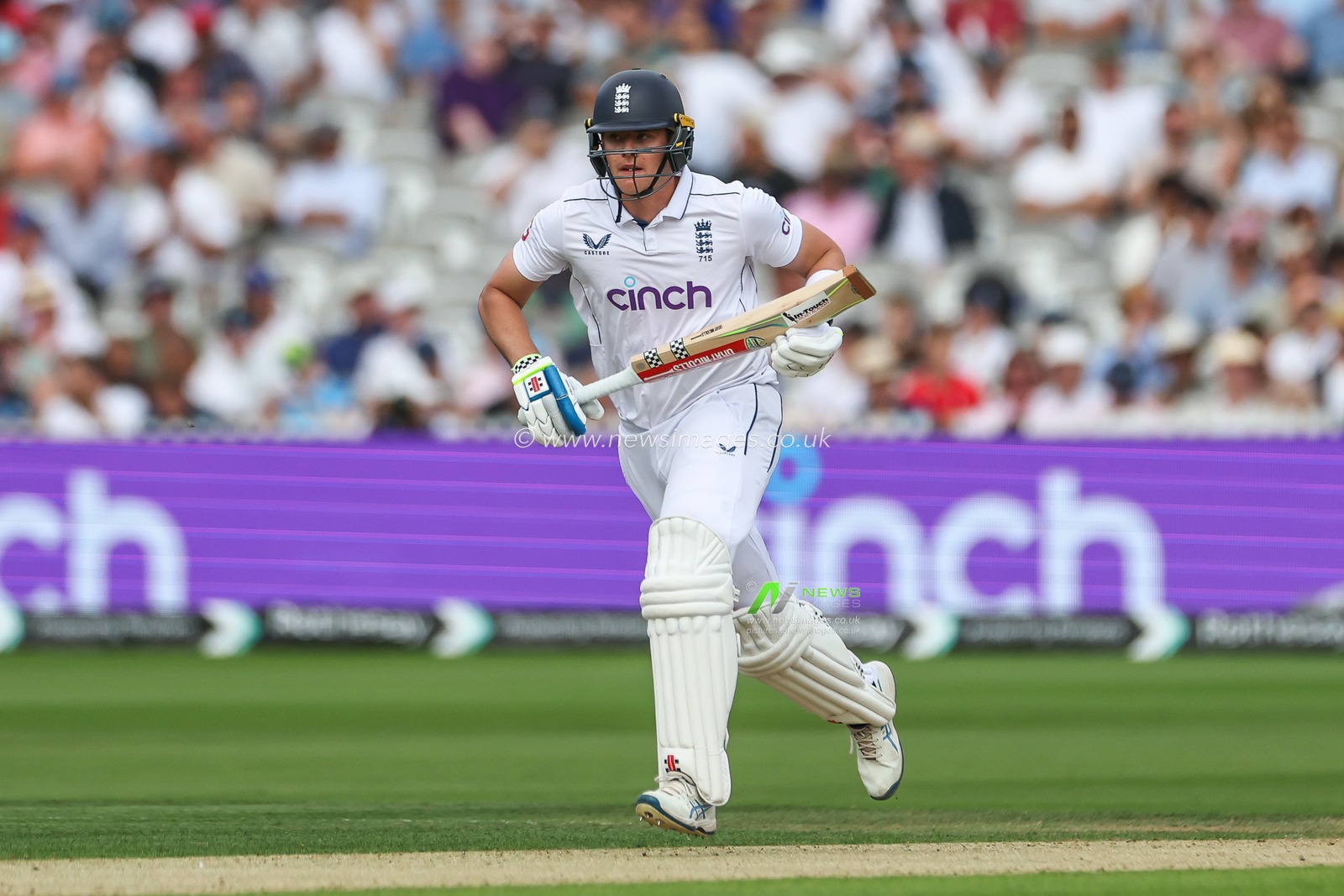 Jamie Smith of England in action during the England Men v Sri Lanka 2nd Rothesay Test Match Day 1 at Lords, London, United Kingdom, 29th August 2024

(Photo by Mark Cosgrove/News Images)