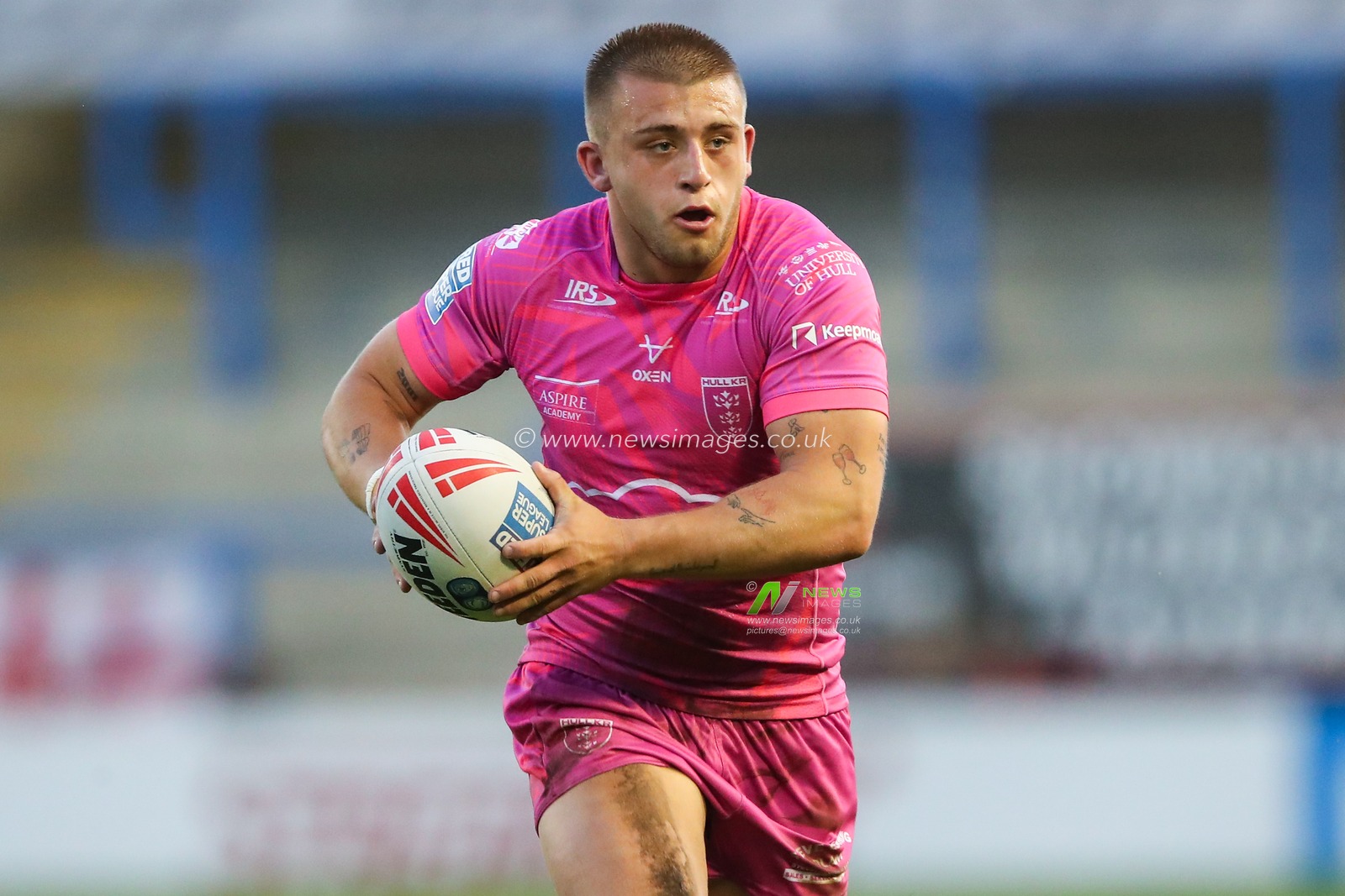 Mikey Lewis of Hull KR breaks with the ball during the Betfred Super League Round 11 match Warrington Wolves vs Hull KR at Halliwell Jones Stadium, Warrington, United Kingdom, 9th May 2024

(Photo by Gareth Evans/News Images)