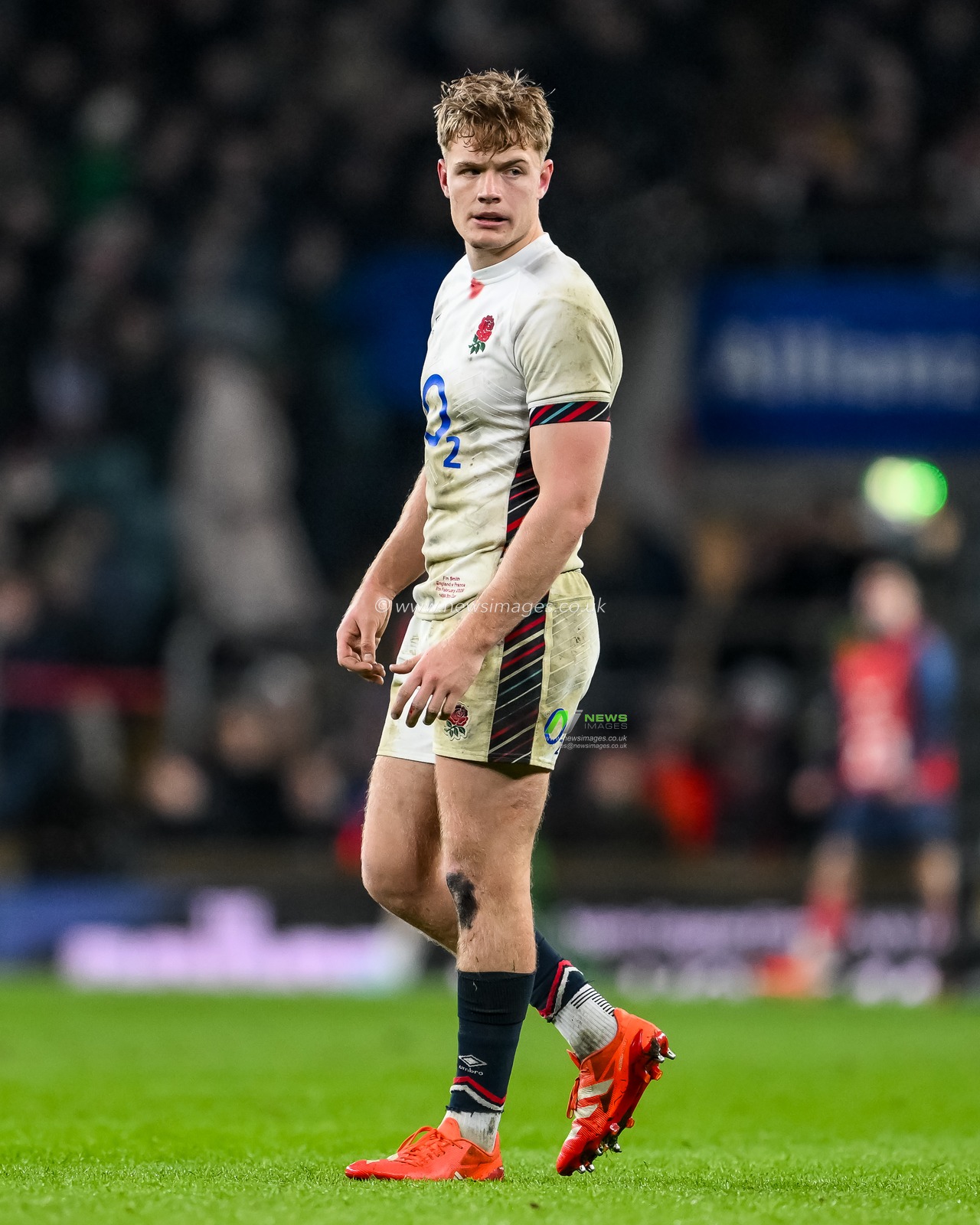 Fin Smith of England during the 2025 Guinness 6 Nations match England vs France at Allianz Stadium,, Twickenham, United Kingdom, 8th February 2025

(Photo by Craig Thomas/News Images)