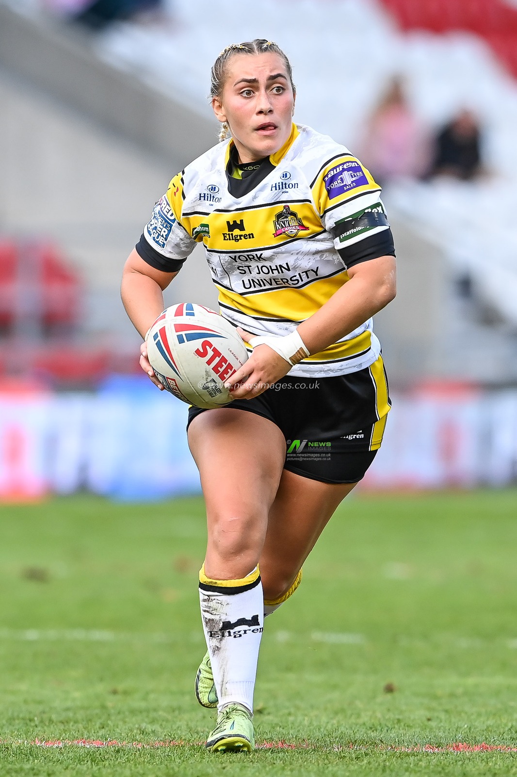 Sinead Peach of York City Knights Women makes a break during the Betfred Women's Super League Grand Final York CIty Knights Women vs Leeds Rhinos Women at Totally Wicked Stadium, St Helens, United Kingdom, 18th September 2022

(Photo by Craig Thomas/News Images)
