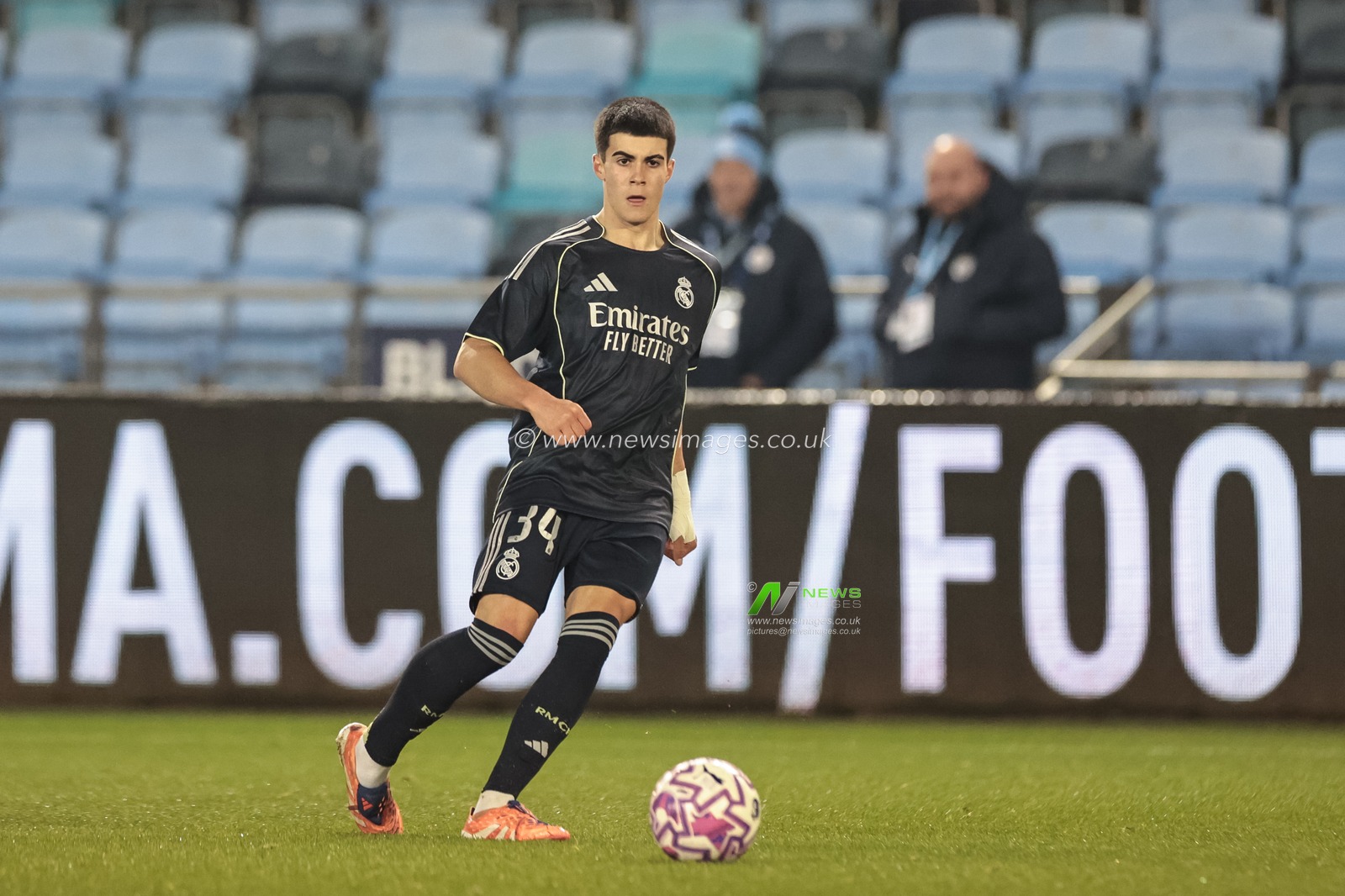 Alvaro Lezcano of Real Madrid in action during the Premier League International Cup match Manchester City vs Real Madrid at Joie Stadium, Manchester, United Kingdom, 16th December 2025

(Photo by Mark Cosgrove/News Images)

*** GER AUT SUI OUT ***