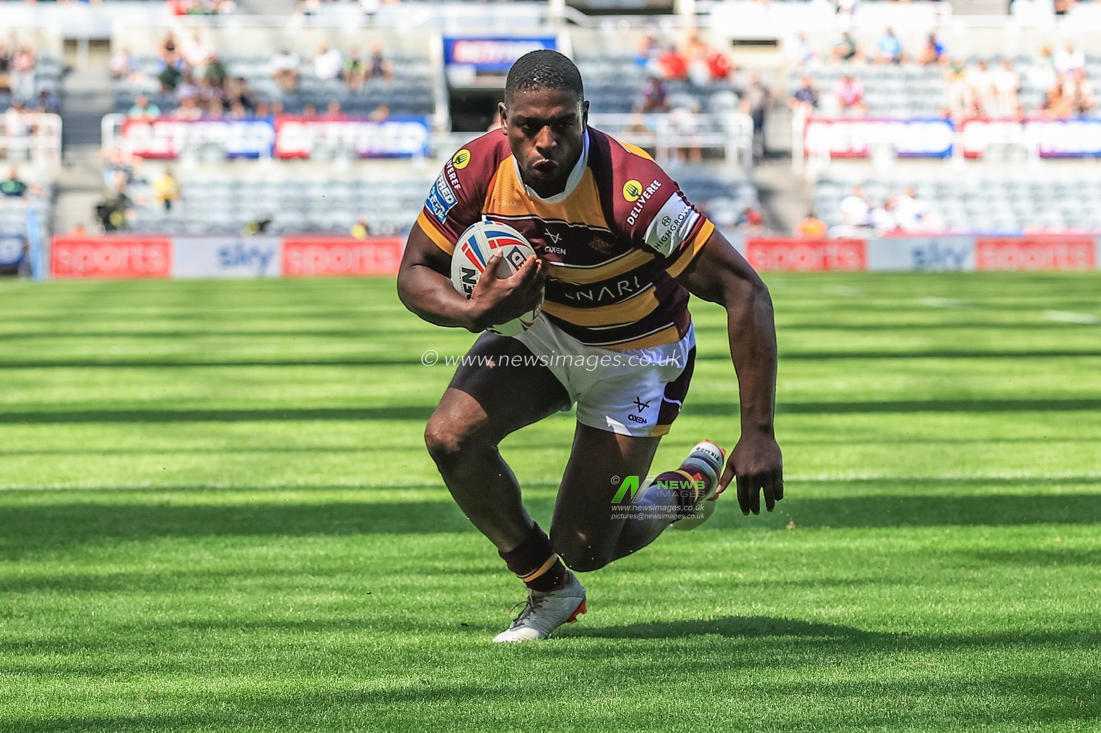 Jermaine McGillvary #2 of Huddersfield Giants goes over for a try