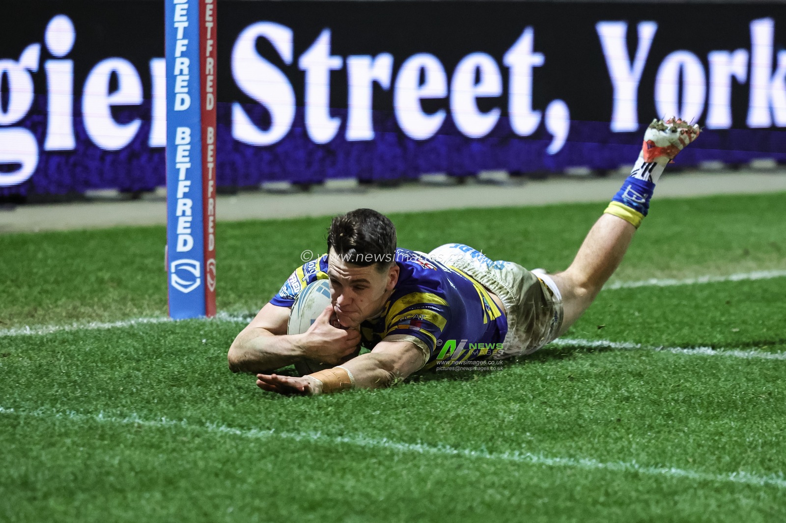 Josh Thewlis of Warrington Wolves goes over for a try in the corner during the Betfred Super League Round 4 match York Knights vs Warrington Wolves at LNER Community Stadium, York, United Kingdom on 06 March 2026

(Photo by Mark Cosgrove/News Images)