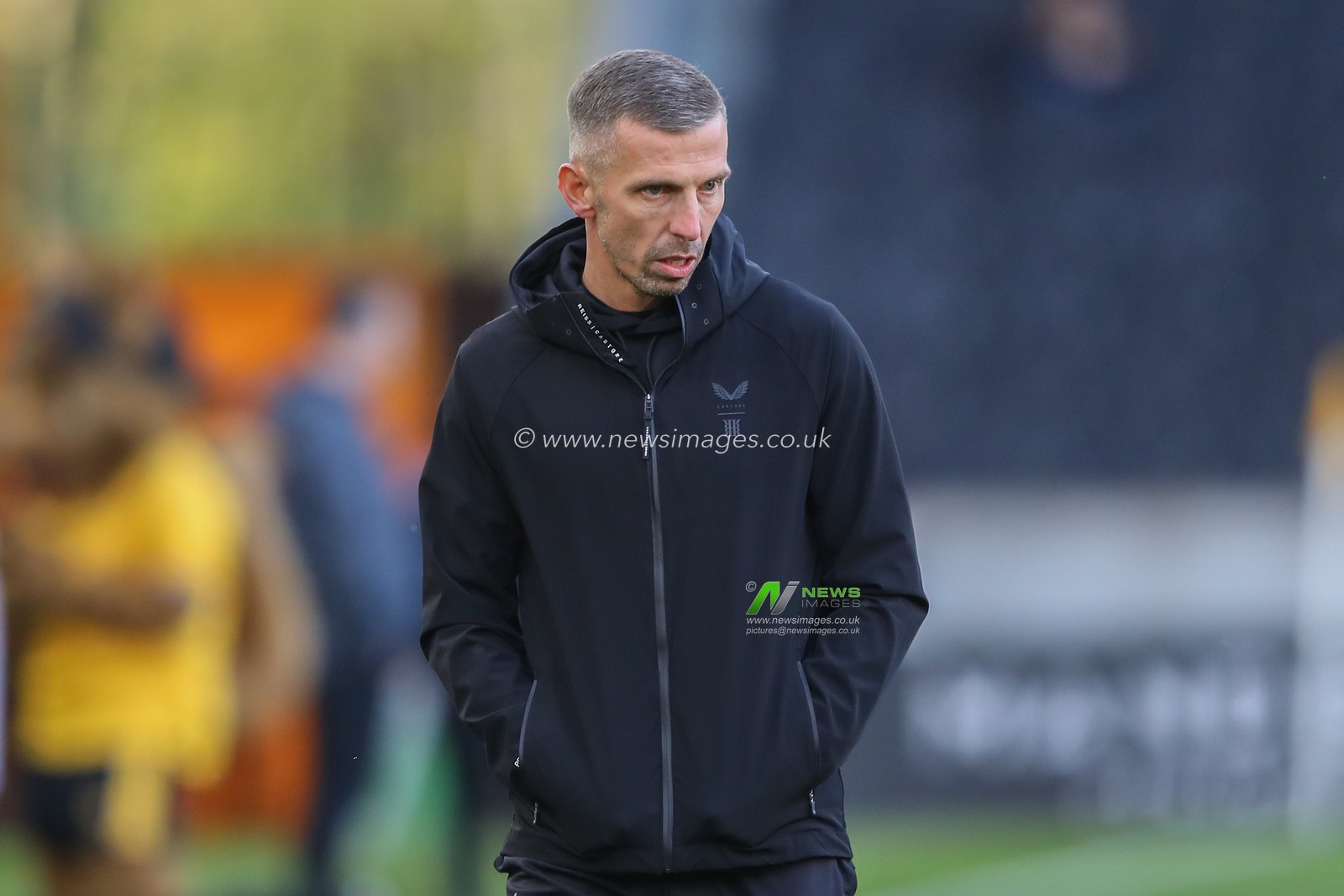 Gary O'Neil manager of Wolverhampton Wanderers watches his players warm up during the Premier League match Wolverhampton Wanderers vs Bournemouth at Molineux, Wolverhampton, United Kingdom, 24th April 2024

(Photo by Gareth Evans/News Images)