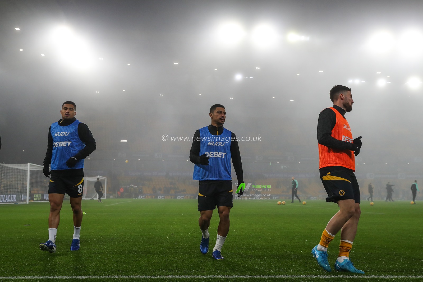 Wolverhampton Wanderers players during the pre-game warm up ahead of the Premier League match Wolverhampton Wanderers vs Manchester United at Molineux, Wolverhampton, United Kingdom, 26th December 2024

(Photo by Gareth Evans/News Images)