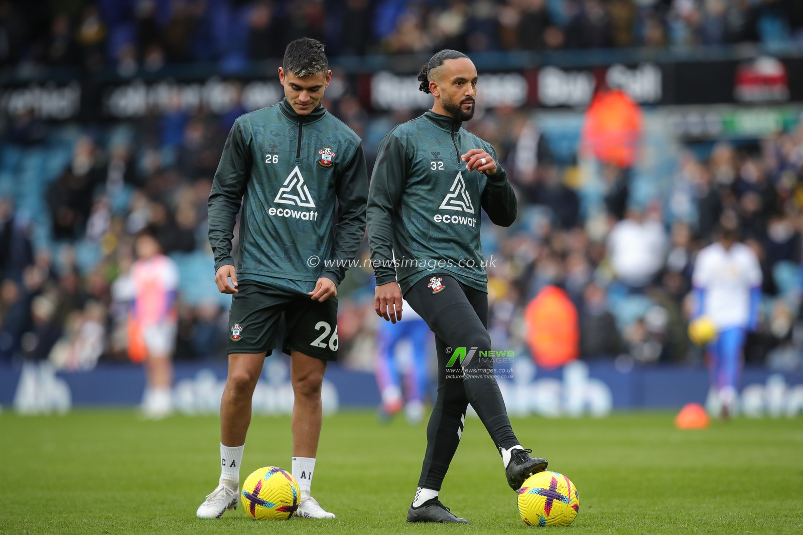Theo Walcott #32 of Southampton during the pre match warm up ahead of the Premier League match Leeds United vs Southampton at Elland Road, Leeds, United Kingdom, 25th February 2023

(Photo by James Heaton/News Images)