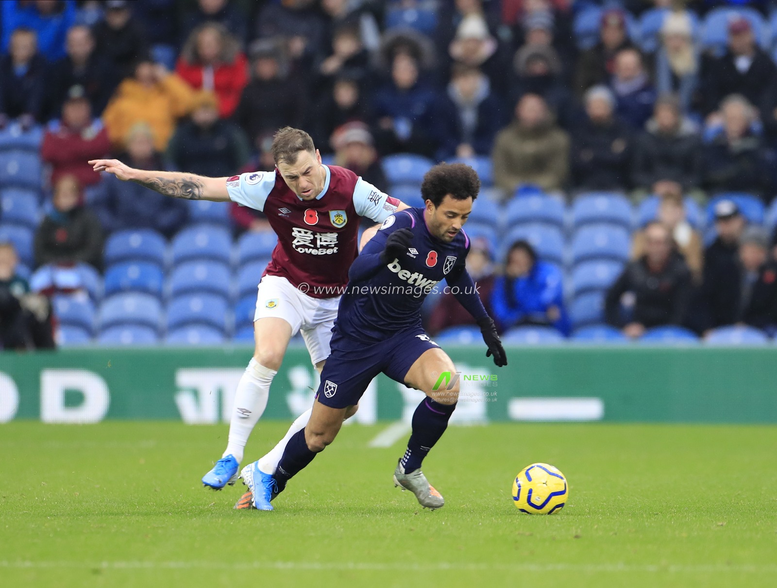 9th November 2019, Turf Moor, Burnley, England; Premier League, Burnley v West Ham United : Ashley Barnes (10) of Burnley and Felipe Anderson (8) of West Ham United challenge for the ball

Credit: Conor Molloy/News Images