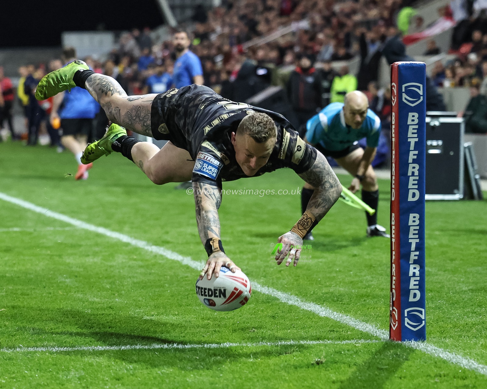 Josh Charnley of Leigh Leopards goes over for a try during the Betfred Super League play-off Eliminator 1 Salford Red Devils v Leigh Leopards at Salford Community Stadium, Eccles, United Kingdom, 27th September 2024

(Photo by Mark Cosgrove/News Images)