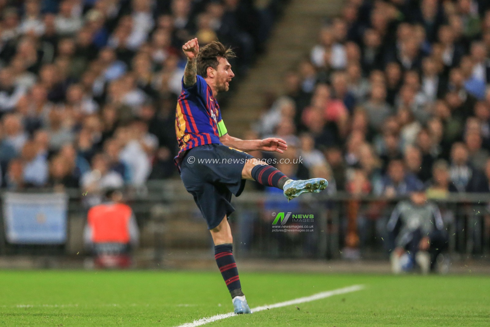 3rd October 2018, Wembley Stadium, London, England; UEFA Champions League, Tottenham v Barcelona ; Lionel Messi (10) of Barcelona shoots on goal

Credit: Mark Cosgrove/News Images
