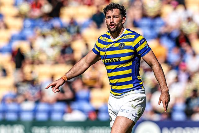 Toby King of Warrington Wolves gives team mates instructions during the Betfred Super League round 12 match Warrington Wolves vs Bradford Bulls at The Halliwell Jones Stadium, Warrington, United Kingdom on 24 May 2026

(Photo by Alfie Cosgrove/News Images)
