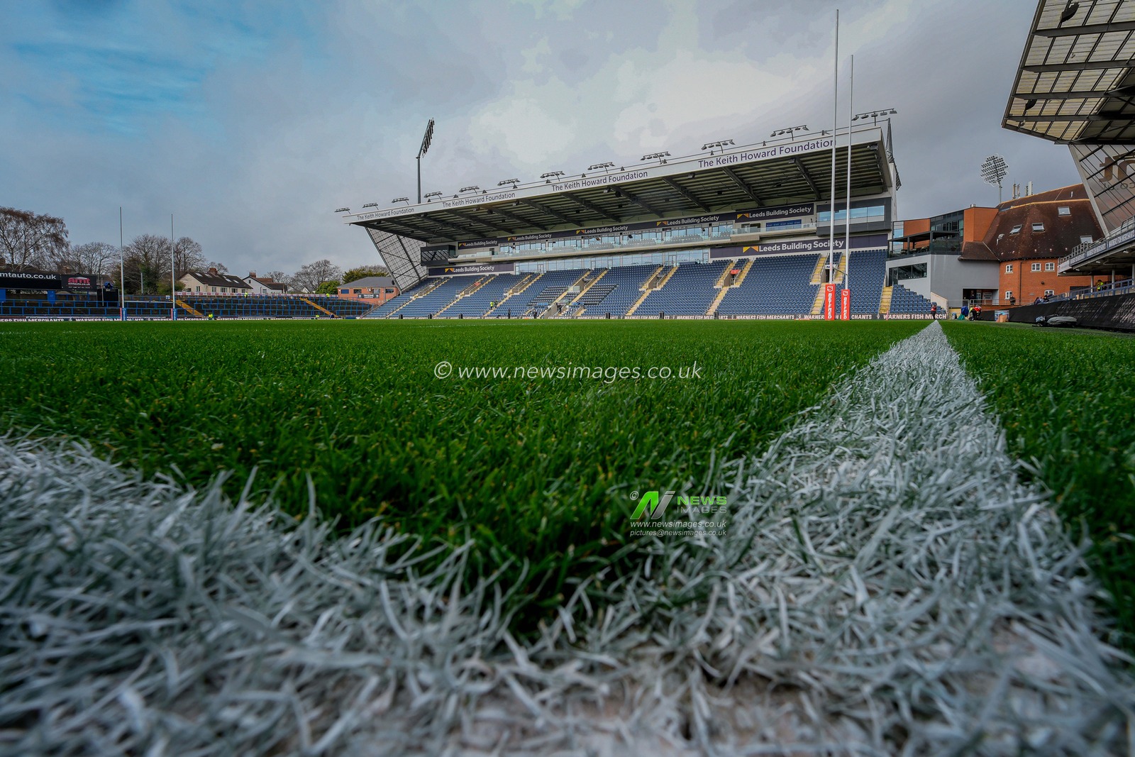 A general view of the pitch and stands through the goal during the Betfred Super League round 1 match Leeds Rhinos vs Warrington Wolves at AMT Headingley Stadium, Leeds, United Kingdom on 29 March 2026

(Photo by Maynard Manyowa/News Images)