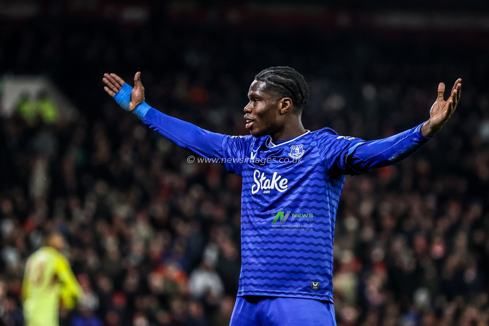 Thierno Barry of Everton celebrates his goal to make it 0-2 during the Premier League match Nottingham Forest vs Everton at City Ground, Nottingham, United Kingdom, 30th December 2025

(Photo by Alfie Cosgrove/News Images)

*** GER AUT SUI OUT ***