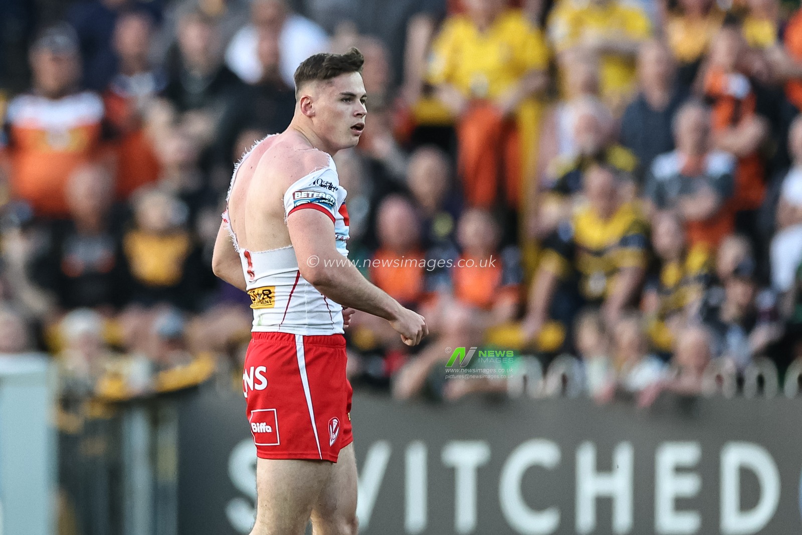 Jack Welsby of St. Helens has his shirt ripped in a tackle during the Betfred Super League Round 11 match Castleford Tigers vs St Helens at The Mend-A-Hose Jungle, Castleford, United Kingdom, 10th May 2024

(Photo by Mark Cosgrove/News Images)