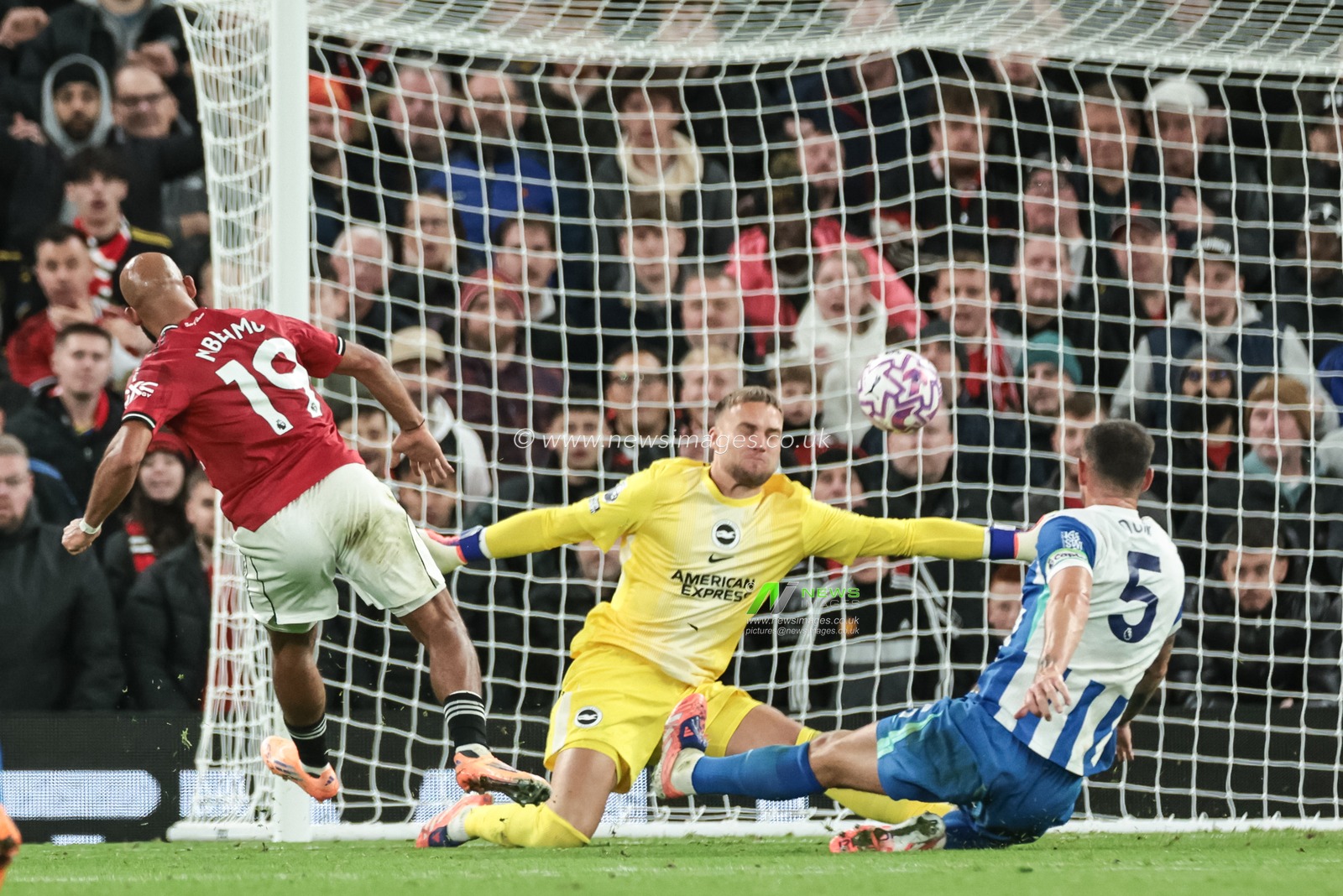 Bryan Mbeumo of Manchester United scores to make it 4-2 during the Premier League match Manchester United vs Brighton and Hove Albion at Old Trafford, Manchester, United Kingdom, 25th October 2025

(Photo by Mark Cosgrove/News Images)