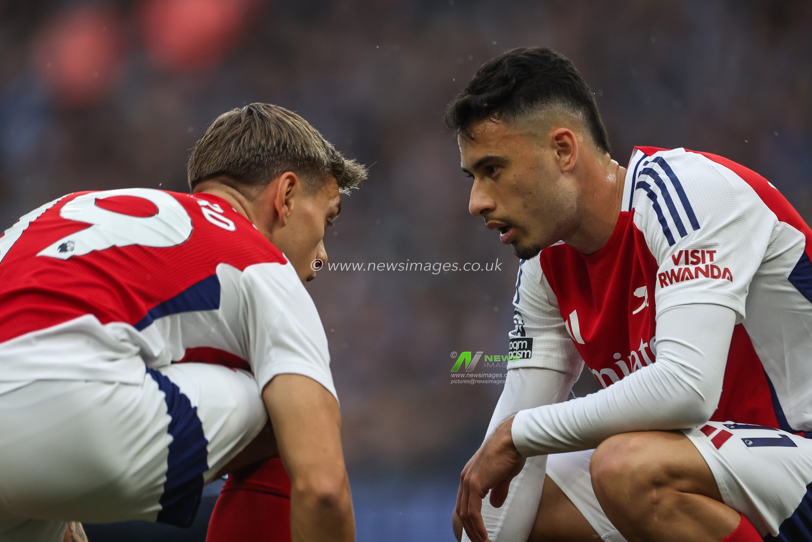 Gabriel Martinelli of Arsenal speaks to Leandro Trossard of Arsenal during the Premier League match Manchester City vs Arsenal at Etihad Stadium, Manchester, United Kingdom, 22nd September 2024

(Photo by Mark Cosgrove/News Images)