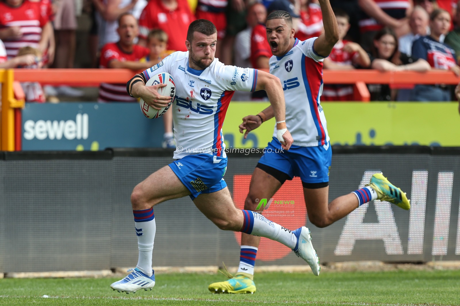 Max Jowitt #1 of Wakefield Trinity gets past Lachlan Coote #1 of Hull KR to get to the try line to score to make it 0-4