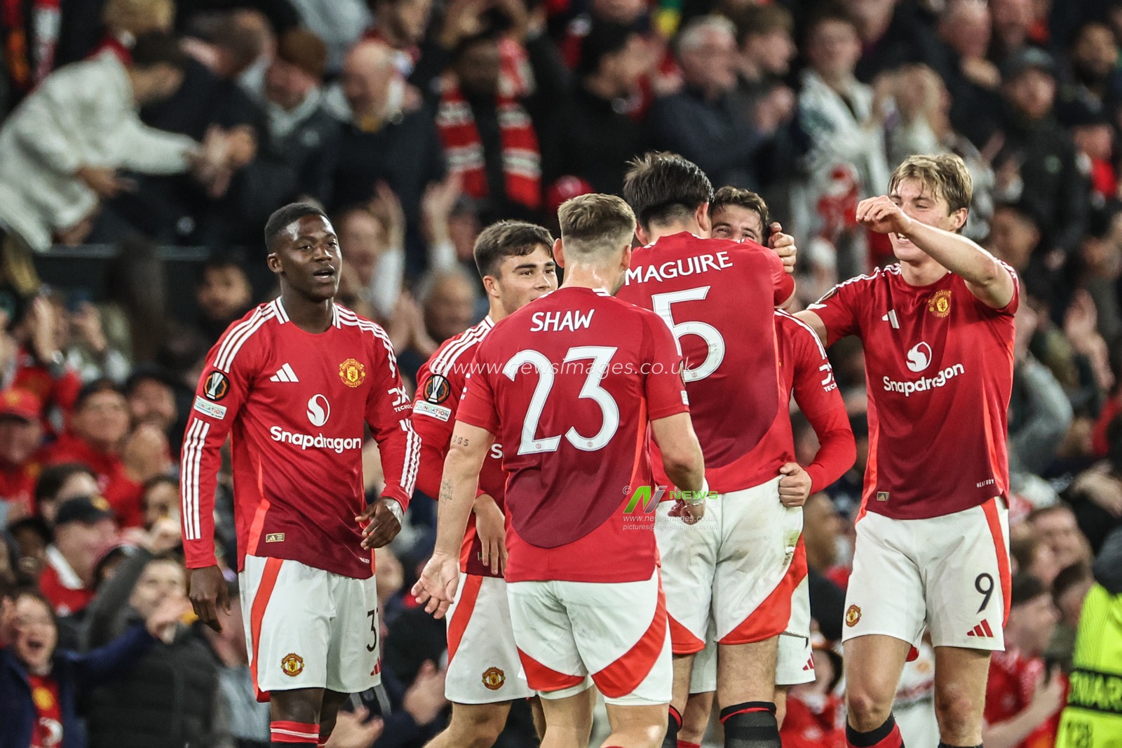 Mason Mount of Manchester United celebrates his goal to make it 4-1 during the UEFA Europa League Semi-final match Manchester United vs Athletic Bilbao at Old Trafford, Manchester, United Kingdom, 8th May 2025

(Photo by Mark Cosgrove/News Images)