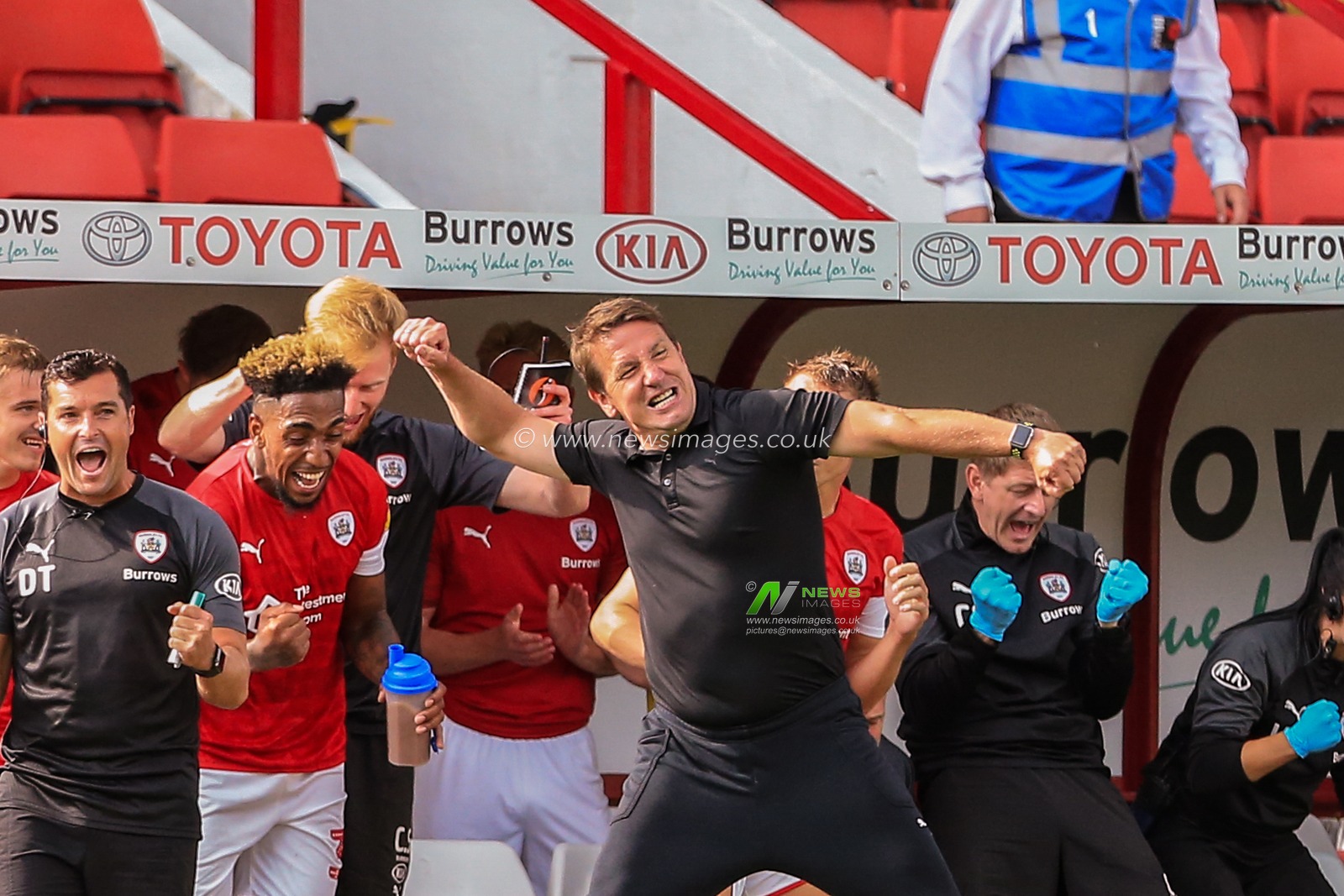 3rd August 2019, Oakwell, Barnsley, England; Sky Bet Championship, Barnsley vs Fulham ; Daniel Stendel manager of Barnsley FC celebrates his sides 1-0 win over Fulham


Credit: Mark Cosgrove/News Images

English Football League images are subject to DataCo Licence