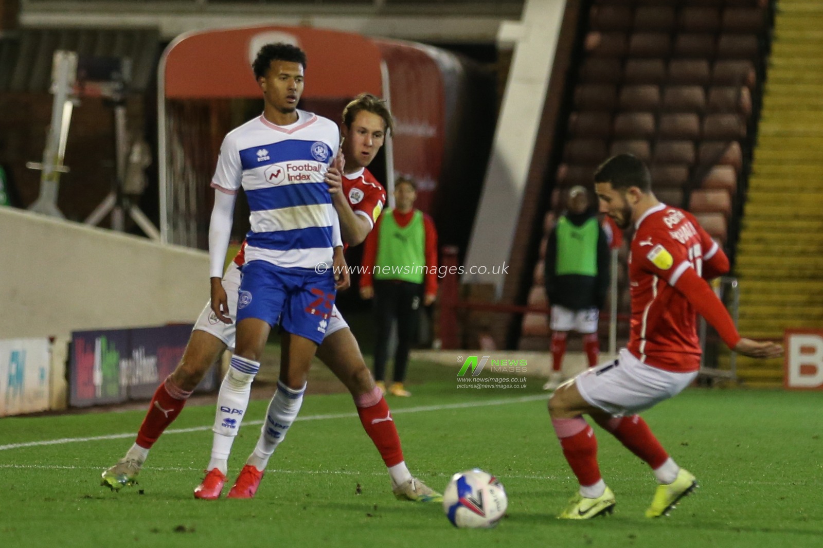 Niko HÃ¤mÃ¤lÃ¤inen (25) of Queens Park Rangers in action during the game