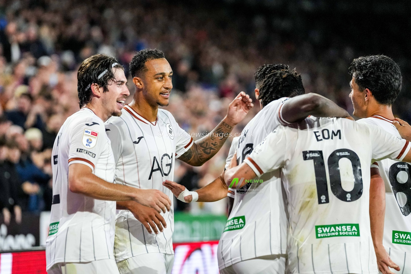 Adam Idah of Swansea City celebrates scoring his teams second goal during the Sky Bet Championship match Swansea City vs Watford at Swansea.com Stadium, Swansea, United Kingdom on 01 September 2026

(Photo by Andrew Lewis/News Images)