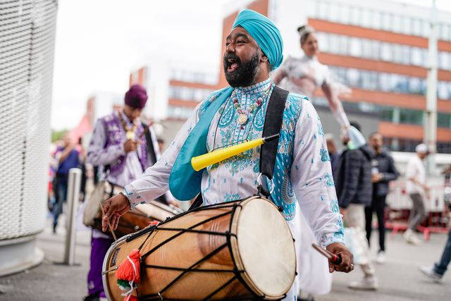 Indian dancing fan beats a drum during the Second Vitality T20 International match England vs India at Old Trafford, Manchester, United Kingdom on 04 July 2026

(Photo by Maynard Manyowa/News Images)