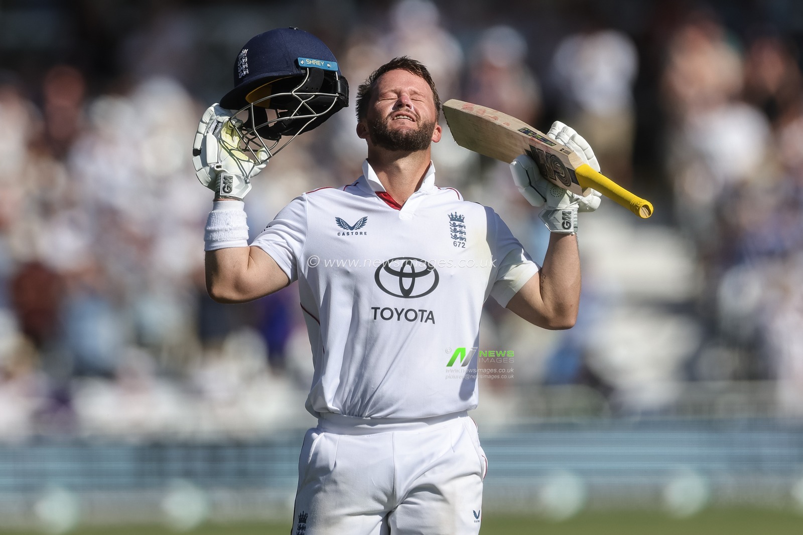 Ben Duckett of England celebrates a century during the 3rd Rothesay Test Match Day 2 match England vs New Zealand at Trent Bridge, Nottingham, United Kingdom on 26 June 2026

(Photo by Mark Cosgrove/News Images)