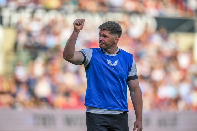 Owen Farrell of Saracens acknowledges fans during the Gallagher PREM match Bristol Bears vs Saracens at Ashton Gate, Bristol, United Kingdom on 09 May 2026

(Photo by Alex Williamson/News Images)
