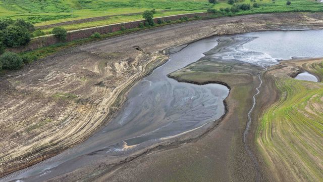 Woodhead Reservoir walter levels drop to one of the lowest points in recent times as grass and other plants start to grow on the Reservoir silt bed at Woodhead, Glossop, United Kingdom, 31st July 2025

(Photo by Mark Cosgrove/News Images)