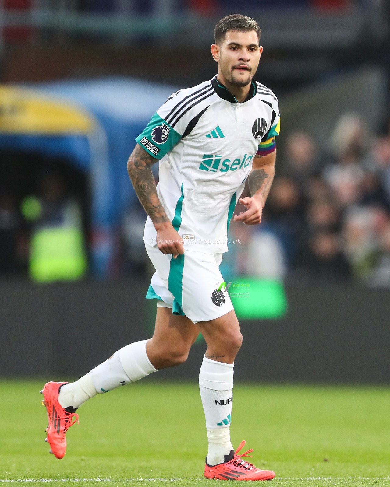 Bruno GuimarÃ£es of Newcastle United during the Premier League match Crystal Palace vs Newcastle United at Selhurst Park, London, United Kingdom, 30th November 2024

(Photo by Gareth Evans/News Images)