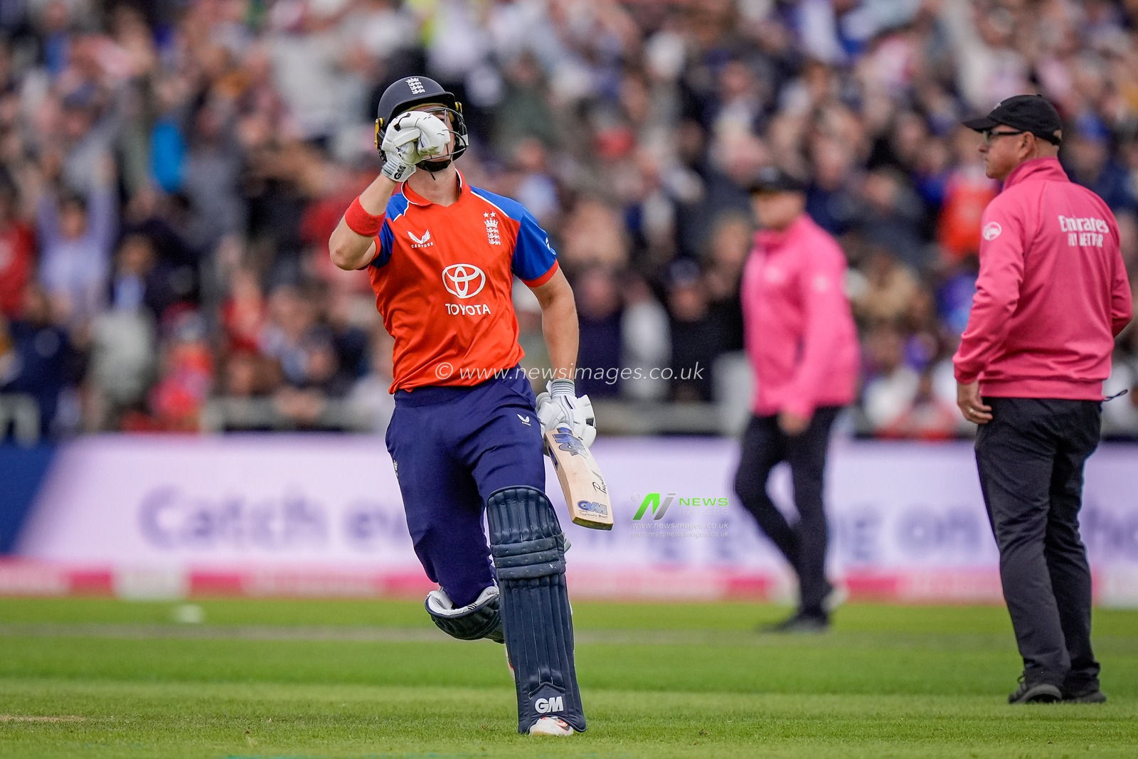 Jacob Bethell of England celebrates the winning run during the Second Vitality T20 International match England vs India at Old Trafford, Manchester, United Kingdom on 04 July 2026

(Photo by Maynard Manyowa/News Images)