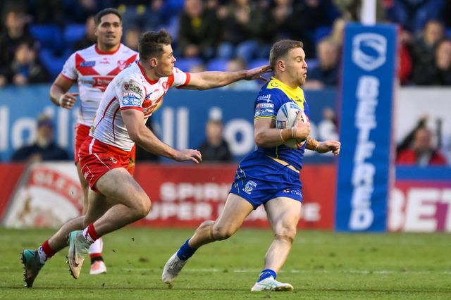 Matt Dufty of Warrington Wolves makes a break during the Betfred Super League play-off Eliminator 2 Warrington Wolves v St Helens at Halliwell Jones Stadium, Warrington, United Kingdom, 28th September 2024

(Photo by Craig Thomas/News Images)