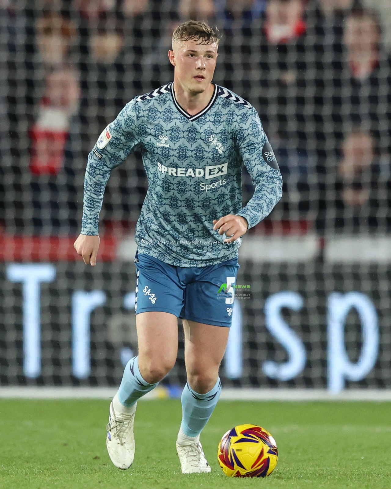 Daniel Ballard of Sunderland during the Sky Bet Championship match Sheffield United vs Sunderland at Bramall Lane, Sheffield, United Kingdom, 29th November 2024

(Photo by Alfie Cosgrove/News Images)
