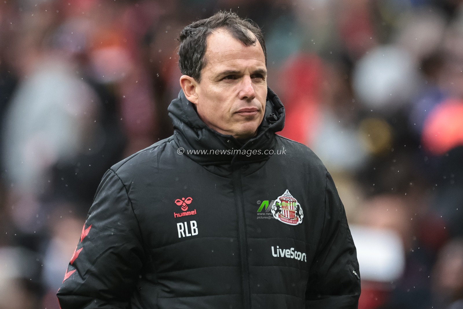 Régis Le Bris manager of Sunderland heads back to the dressing room at half time losing 2-0 during the Premier League match Manchester United vs Sunderland at Old Trafford, Manchester, United Kingdom, 4th October 2025

(Photo by Mark Cosgrove/News Images)