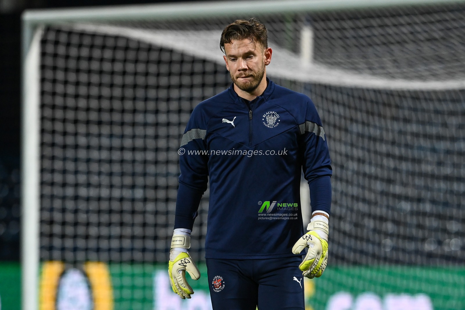 Chris Maxwell #1 of Blackpool during the pre-game warmup tahead of he Sky Bet Championship match West Bromwich Albion vs Blackpool at The Hawthorns, West Bromwich, United Kingdom, 1st November 2022

(Photo by Craig Thomas/News Images)