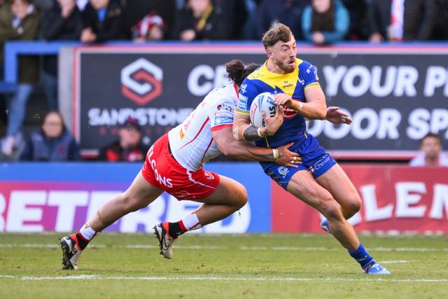 Matty Ashton of Warrington Wolves evades the tackle of Sione Mataâ€™utia of St. Helens during the Betfred Super League play-off Eliminator 2 Warrington Wolves v St Helens at Halliwell Jones Stadium, Warrington, United Kingdom, 28th September 2024

(Photo by Craig Thomas/News Images)