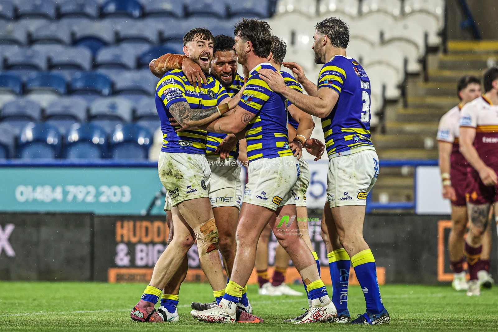 Matty Ashton of Warrington Wolves celebrates his try during the Betfred Super League round 10 match Huddersfield Giants vs Warrington Wolves at Accu Stadium, Huddersfield, United Kingdom on 02 May 2026

(Photo by Alfie Cosgrove/News Images)