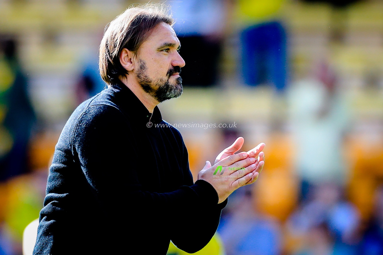 17th August 2019, Carrow Road, Norwich, England ; Premier League Football, Norwich City vs Newcastle United : Daniel Farke manager of Norwich City applauds fans following their victory


Credit: Georgie Kerr/News Images

English Football League images are subject to DataCo Licence