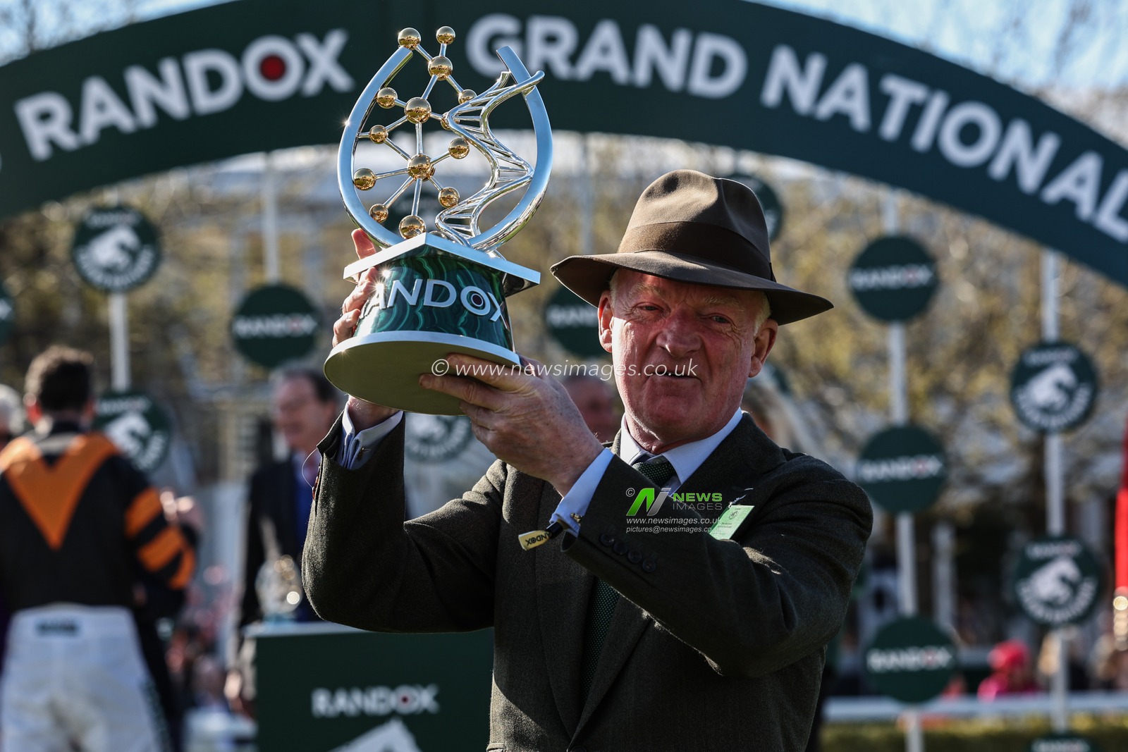 Willie Mullins lifts the Grand National Trophy during the Randox Grand National 2025 Day 3 Grand National Day at Aintree Racecourse, Liverpool, United Kingdom, 5th April 2025

(Photo by Mark Cosgrove/News Images)