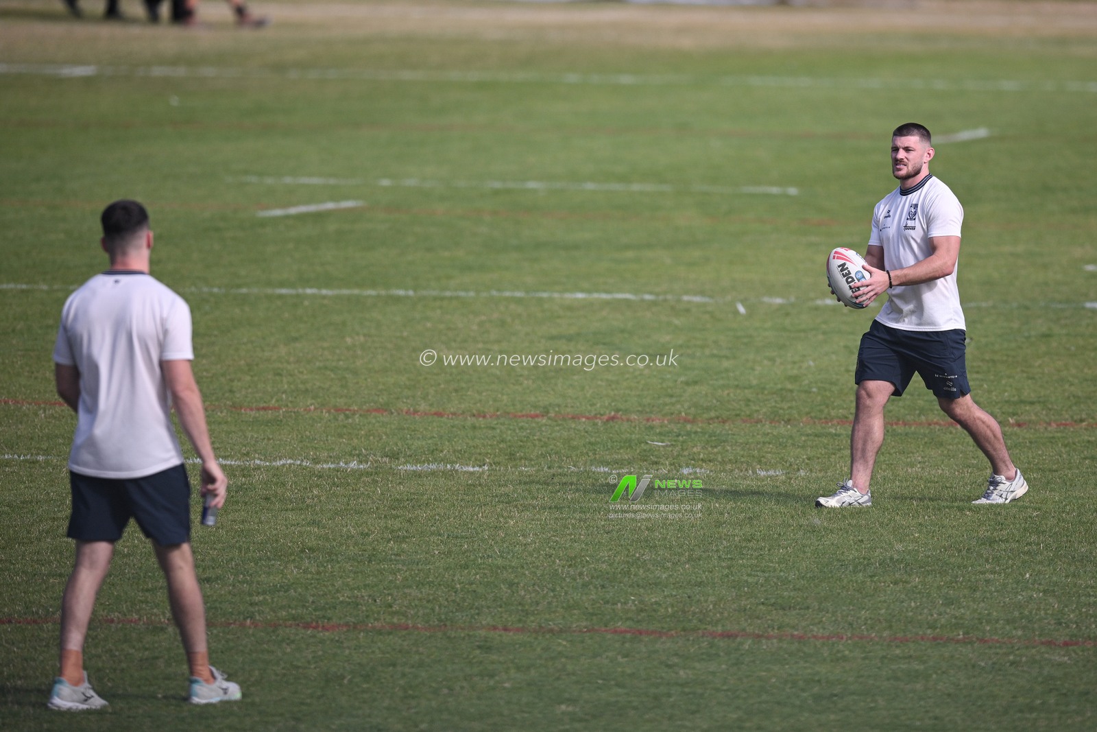 Danny Walker of Warrington Wolves with a ball prior to the Betfred Super League round 22 match Bradford Bulls vs Warrington Wolves at Odsal Stadium, Bradford, United Kingdom on 08 August 2026

(Photo by Ben Roberts/News Images)