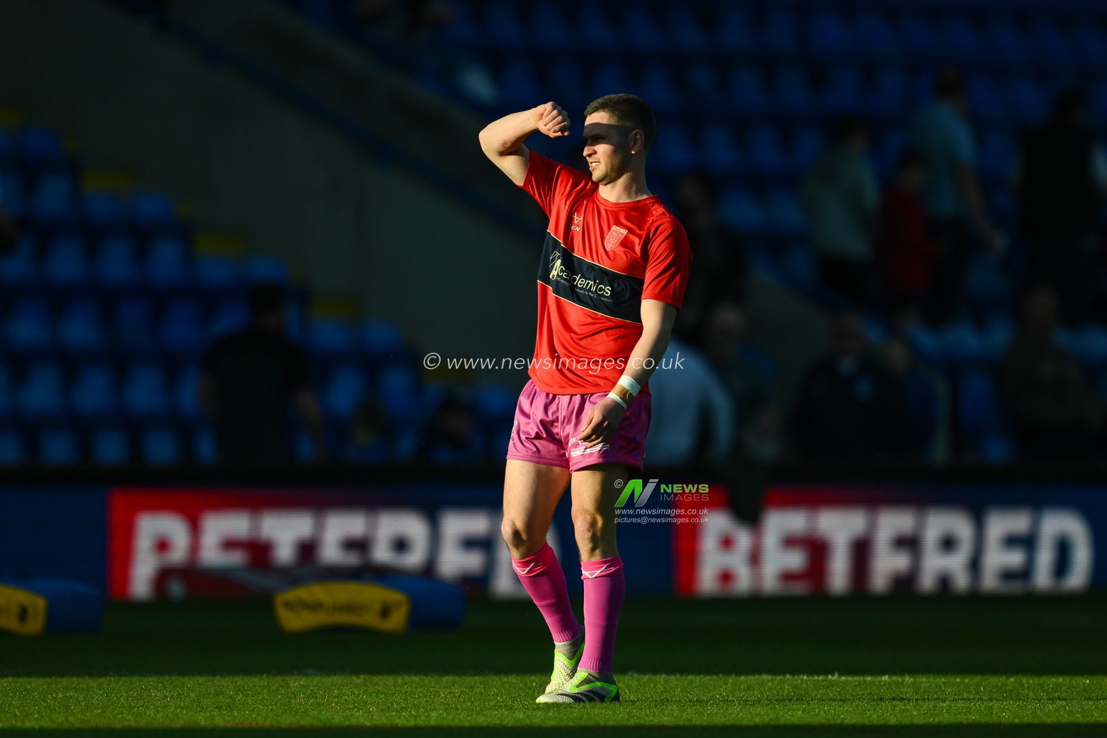 Matt Parcell of Hull KR shades his eyes from the sun during pre match warm up ahead of the Betfred Super League Round 11 match Warrington Wolves vs Hull KR at Halliwell Jones Stadium, Warrington, United Kingdom, 9th May 2024

(Photo by Craig Thomas/News Images)