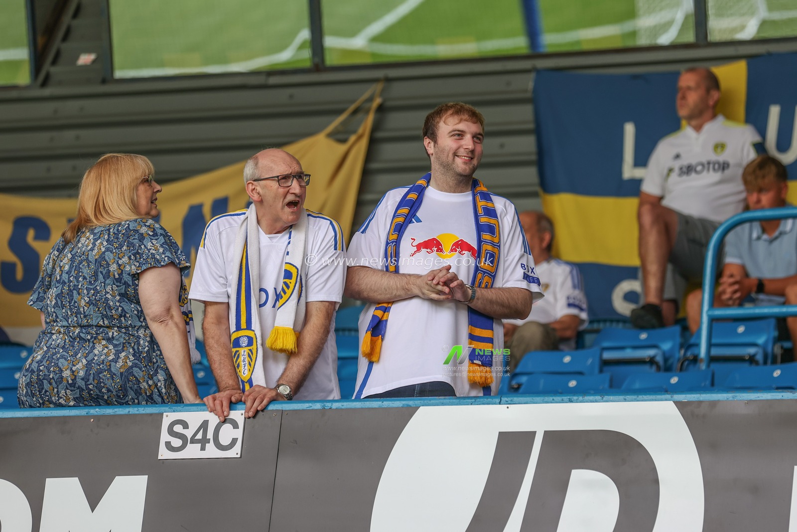 Leeds fans arrive during the Sky Bet Championship match Leeds United vs Portsmouth at Elland Road, Leeds, United Kingdom, 10th August 2024

(Photo by Mark Cosgrove/News Images)