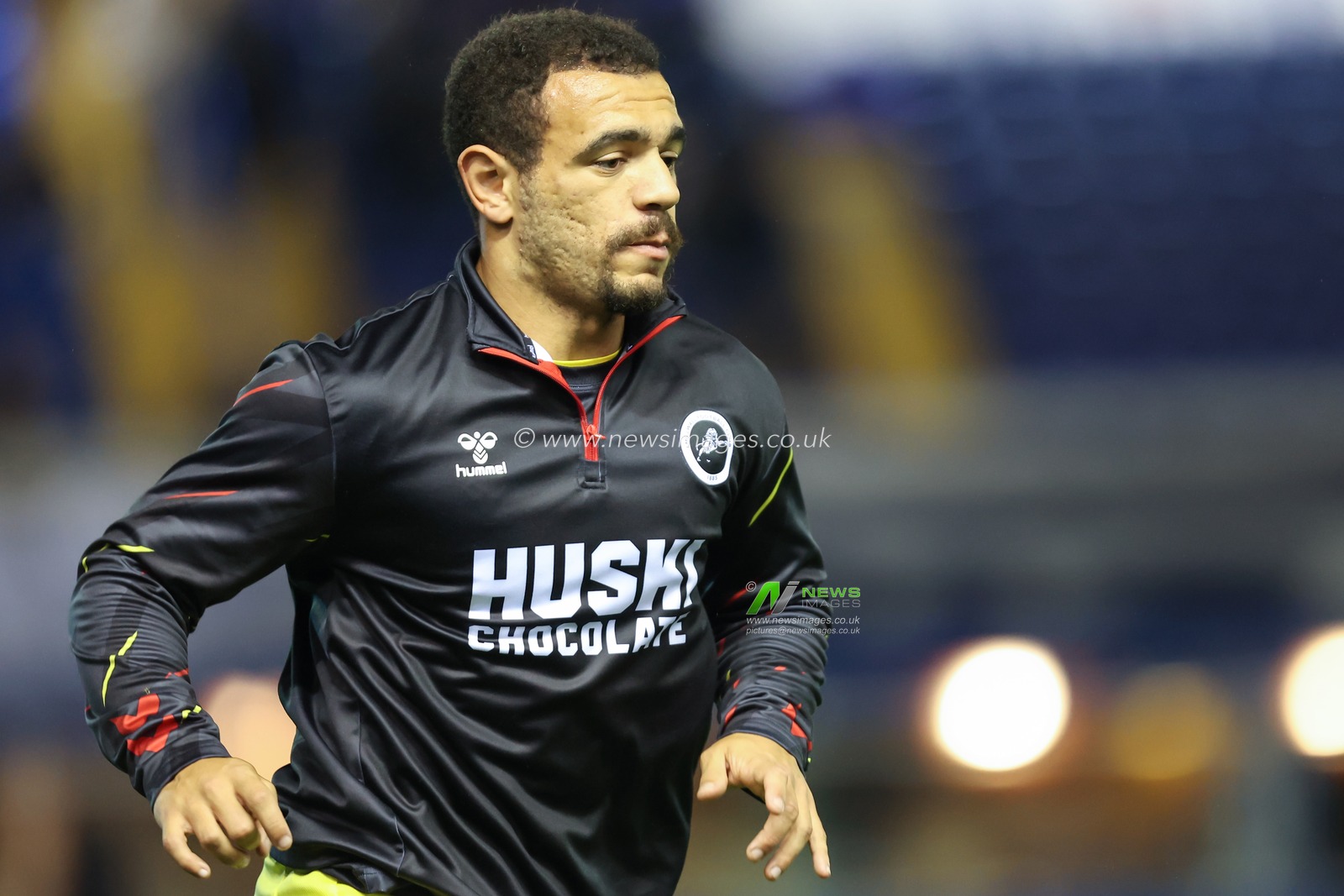 Mason Bennett #20 of Millwall warming up ahead of the Sky Bet Championship match Birmingham City vs Millwall at St Andrews, Birmingham, United Kingdom, 2nd November 2022

(Photo by Simon Bissett/News Images)