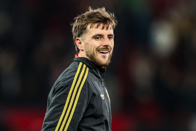 Mason Mount of Manchester Untied in the pregame warmup session during the Premier League match Manchester United vs Newcastle United at Old Trafford, Manchester, United Kingdom, 26th December 2025

(Photo by Alfie Cosgrove/News Images)

*** GER AUT SUI OUT ***