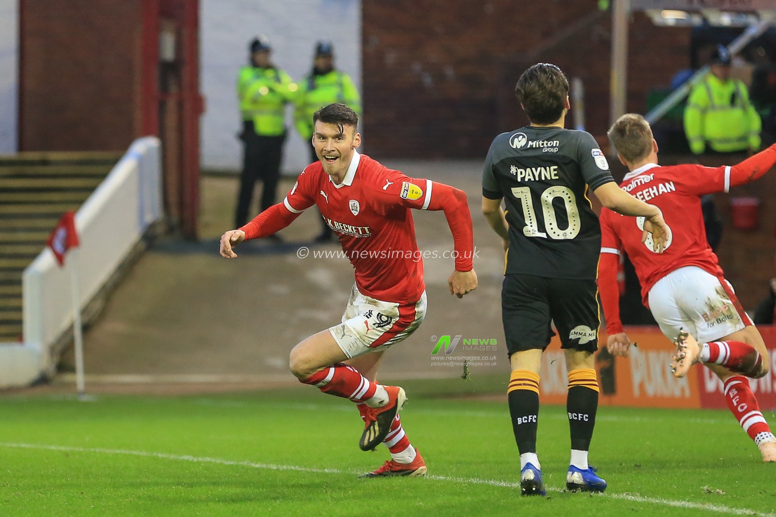 12th January 2019, Oakwell, Barnsley, England; Sky Bet League One, Barnsley vs Bradford City ; Kieffer Moore (19) of Barnsley celebrates his goal to make it 2-0


Credit: Mark Cosgrove/News Images

English Football League images are subject to DataCo Licence